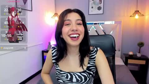 zoe_moreau online show from April 17, 2026, 7:39 pm