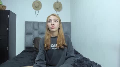 Snapshot of zoe_painn chatting on September 21, 2025, 10:44 pm She Zoe He Painn online show from September 21, 2025, 10:44 pm