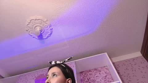 zoe_pettite_ online show from March 4, 2025, 7:01 pm