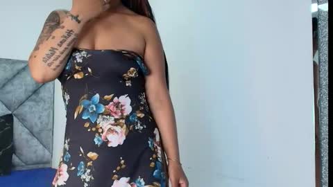 zoe_samantha23 online show from December 3, 2025, 11:47 pm