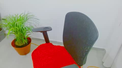 Snapshot of zoe_sexy69 chatting on December 17, 2025, 9:37 am ZOE online show from December 17, 2025, 9:37 am