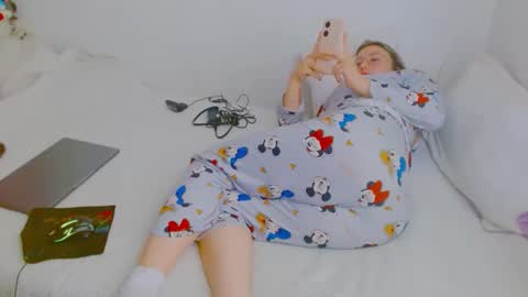 Snapshot of zoe_sexy69 chatting on February 7, 2026, 4:43 pm ZOE online show from February 7, 2026, 4:43 pm