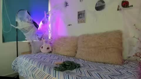 Snapshot of zoe_skyler chatting on October 14, 2025, 3:02 pm Zoe online show from October 14, 2025, 3:02 pm