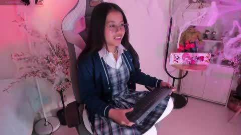 Snapshot of zoe_skyler chatting on October 29, 2025, 5:14 pm Zoe online show from October 29, 2025, 5:14 pm