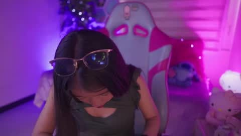 Snapshot of zoe_skyler chatting on November 18, 2025, 1:04 pm Zoe online show from November 18, 2025, 1:04 pm