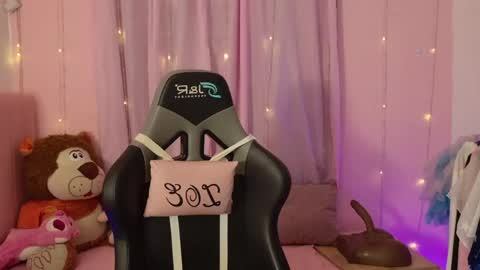 Snapshot of zoe_sullivan_ chatting on May 31, 2026, 9:05 am zoe_sullivan_ online show from May 31, 2026, 9:05 am