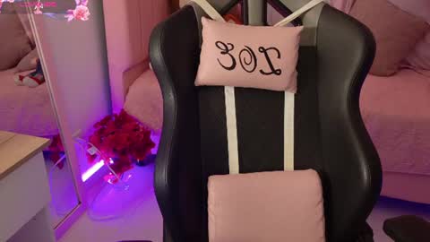 zoe_sullivan_ online show from July 26, 2026, 9:05 am