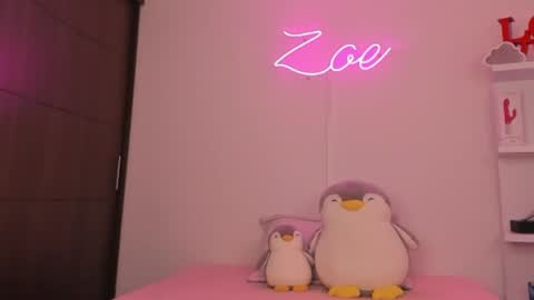 zoecams online show from April 16, 2026, 9:39 pm