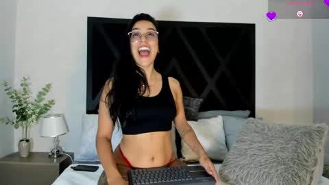 Snapshot of zoee_martins_ chatting on June 5, 2026, 5:51 pm Zoe 3 online show from June 5, 2026, 5:51 pm