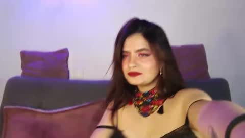 Snapshot of zoee_t chatting on October 31, 2025, 4:57 am Zoee online show from October 31, 2025, 4:57 am