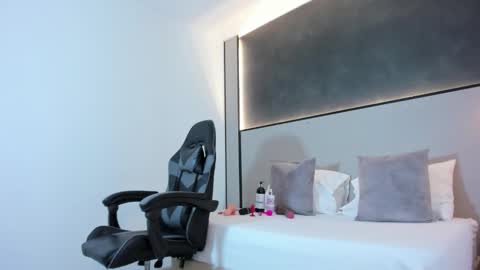 Snapshot of zoee_zi chatting on October 24, 2025, 8:05 pm zoee_zi online show from October 24, 2025, 8:05 pm