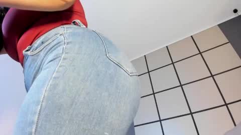 zoee_zi online show from May 28, 2026, 1:19 pm