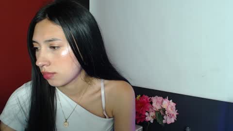 Snapshot of zoegp chatting on January 9, 2025, 4:41 am Laura online show from January 9, 2025, 4:41 am