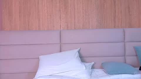 Zoe online show from July 19, 2026, 1:15 pm