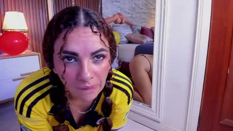 zoehiltonx online show from June 12, 2026, 3:11 pm