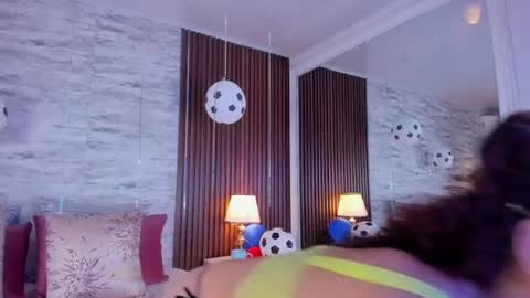 zoehiltonx online show from July 6, 2026, 12:57 pm