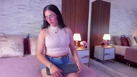 zoehiltonx online show from July 18, 2026, 1:37 pm