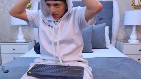 Zoe Krug online show from October 29, 2025, 11:56 am