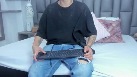 Zoe Krug online show from February 19, 2026, 12:12 pm