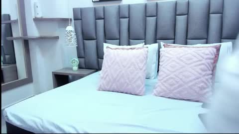 Zoe Krug online show from March 23, 2026, 12:09 pm