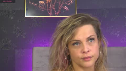 Snapshot of zoemesmerizee chatting on December 23, 2024, 1:51 am ZoeMesmerize online show from December 23, 2024, 1:51 am