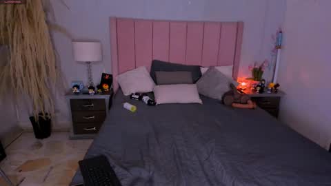 Snapshot of zoemiller32 chatting on October 27, 2025, 1:59 pm CuteZoe online show from October 27, 2025, 1:59 pm