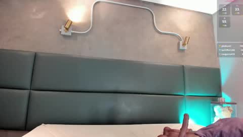 Zoe online show from February 19, 2025, 1:51 am