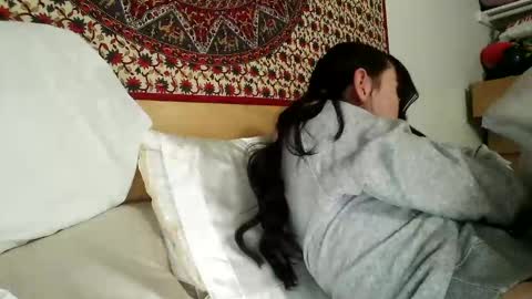 zoepleasing online show from March 6, 2025, 7:47 am