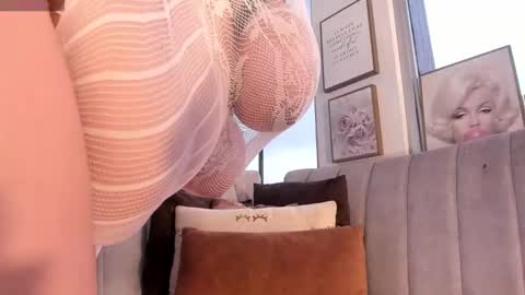 zoey thommpson online show from October 17, 2025, 7:38 pm