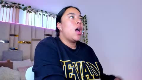 zoey thommpson online show from February 25, 2026, 9:13 pm