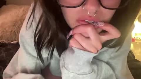 zoeyyb666 online show from March 23, 2026, 4:27 am