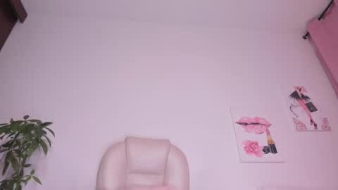 Snapshot of zofhia_xiaho chatting on March 9, 2025, 4:27 am Zofhia online show from March 9, 2025, 4:27 am