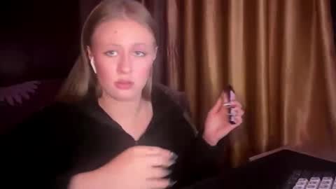 Snapshot of zofiahoetger chatting on February 26, 2026, 10:58 am Lisa online show from February 26, 2026, 10:58 am