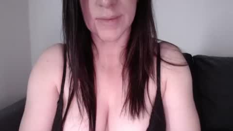 Snapshot of zoibee chatting on October 16, 2025, 7:53 am zoibee online show from October 16, 2025, 7:53 am