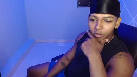 Snapshot of zoriel_derox chatting on April 5, 2026, 12:35 pm Zoriel online show from April 5, 2026, 12:35 pm