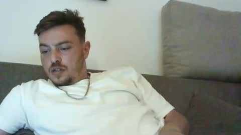 Snapshot of zoro2712 chatting on October 31, 2025, 10:55 pm Roy online show from October 31, 2025, 10:55 pm