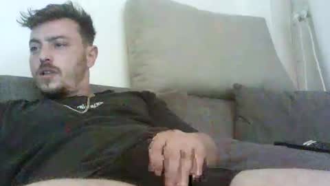 Snapshot of zoro2712 chatting on November 3, 2025, 7:04 pm Roy online show from November 3, 2025, 7:04 pm