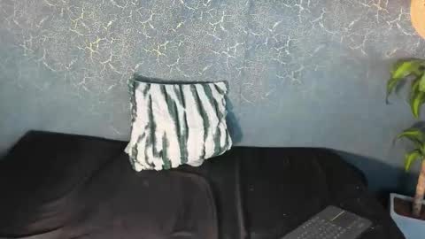 Snapshot of zorre_ chatting on October 10, 2025, 6:18 pm Zoe And Frienda online show from October 10, 2025, 6:18 pm