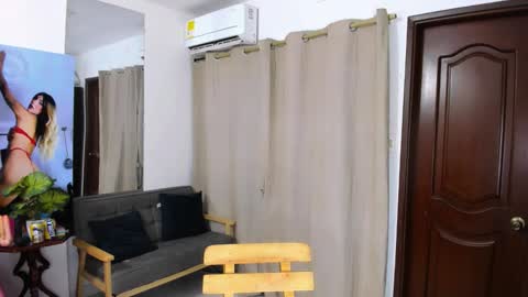 zou_quira online show from February 22, 2026, 12:47 pm