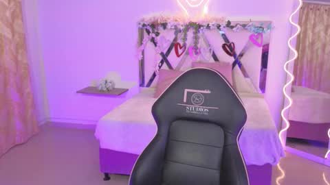 Snapshot of zury_tay chatting on October 17, 2025, 11:35 am ZURY online show from October 17, 2025, 11:35 am