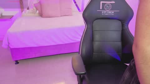 Snapshot of zury_tay chatting on October 25, 2025, 11:40 am ZURY online show from October 25, 2025, 11:40 am