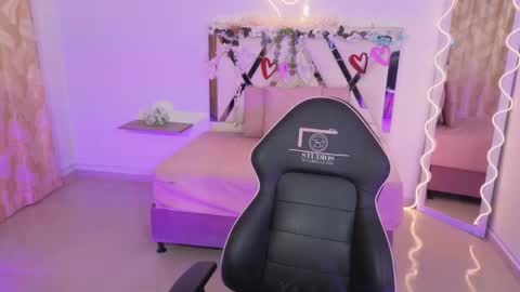 Snapshot of zury_tay chatting on November 6, 2025, 11:44 am ZURY online show from November 6, 2025, 11:44 am