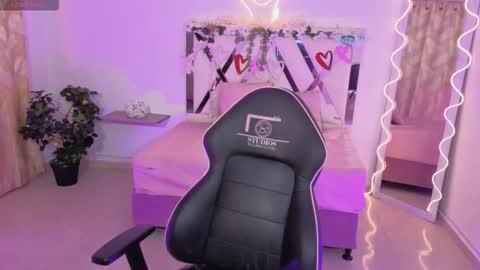 Snapshot of zury_tay chatting on November 11, 2025, 11:32 am ZURY online show from November 11, 2025, 11:32 am