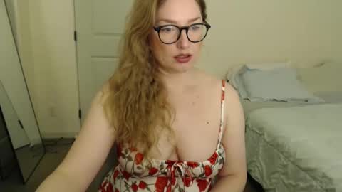 Snapshot of zuzuclaire chatting on June 6, 2026, 9:08 pm Carly online show from June 6, 2026, 9:08 pm