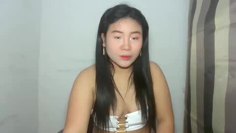 Snapshot of zyeii chatting on October 19, 2025, 7:36 pm sweet lylia online show from October 19, 2025, 7:36 pm
