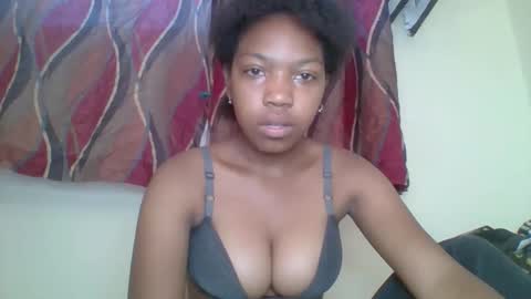 zyraelle_01 online show from April 26, 2026, 6:55 am
