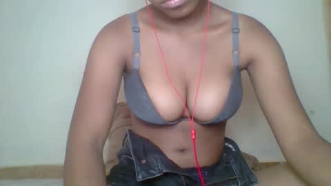 zyraelle_01 online show from May 29, 2026, 10:35 am