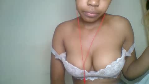 zyraelle_01 online show from June 1, 2026, 7:26 pm