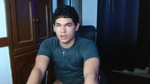 Snapshot of zyrosxk chatting on November 5, 2025, 11:10 am antonio felipe online show from November 5, 2025, 11:10 am