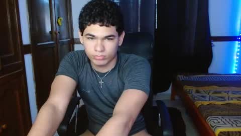 Snapshot of zyrosxk chatting on November 7, 2025, 12:05 pm antonio felipe online show from November 7, 2025, 12:05 pm